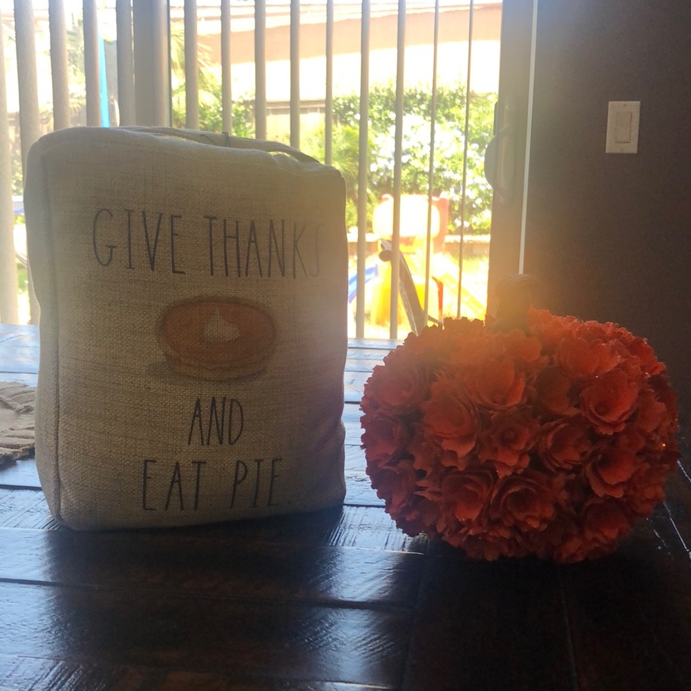 🚫SOLD🚫NEW Rae Dunn Fall Door Stopper 🥧